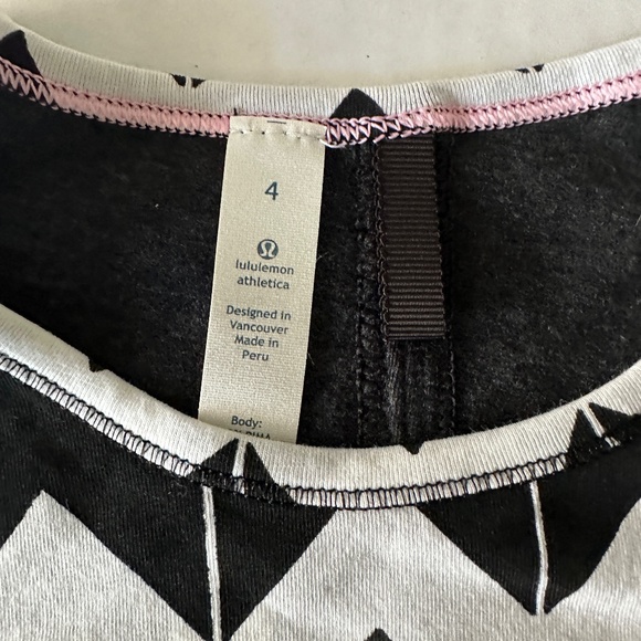 NWT Lululemon Devotion Short Sleeve Tee Arrow Chevron White Black Size 4 - Picture 5 of 7